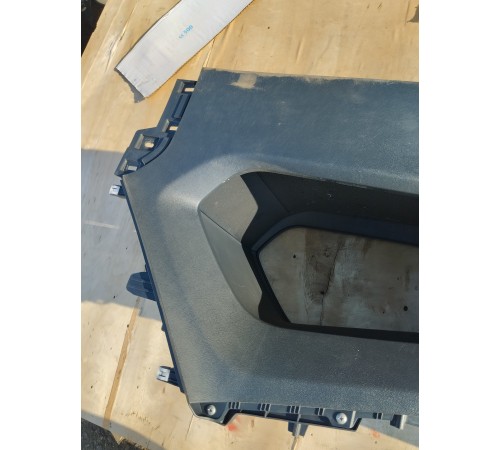 Центральная консоль с подлокотником