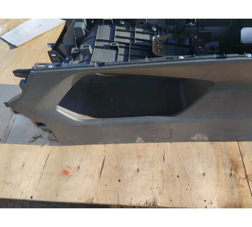 Центральная консоль с подлокотником