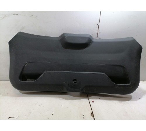 Обшивка крышки багажника