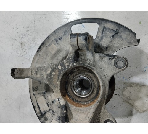 Кулак поворотный передний правый в сборе