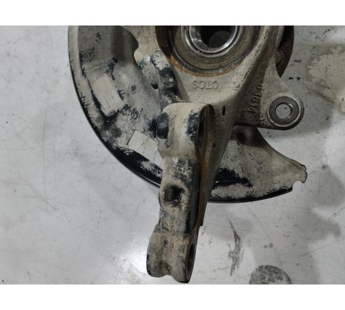 Кулак поворотный передний правый в сборе