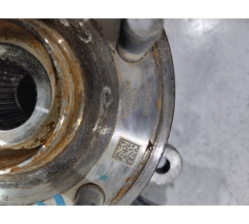 Кулак поворотный передний правый в сборе