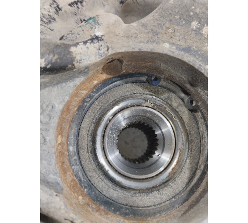 Кулак поворотный передний правый в сборе