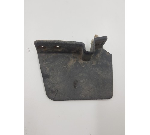 Брызговик задний правый передней арки