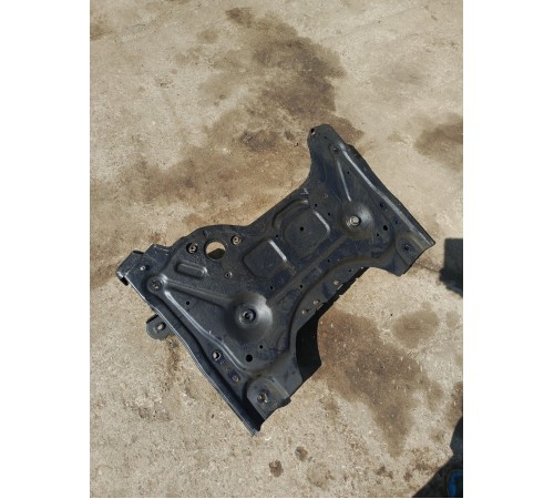 Подрамник (балка) передняя