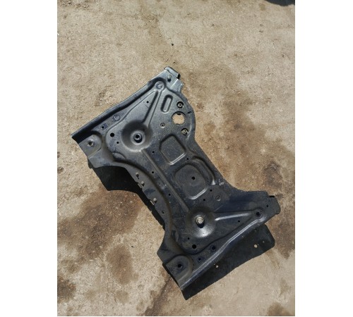 Подрамник (балка) передняя