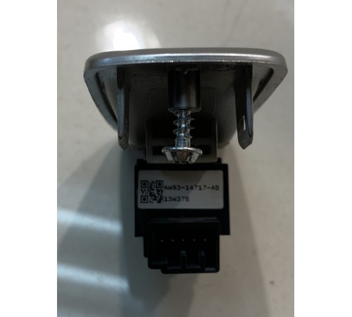 Кнопка стеклоподъемника (задняя, правая)