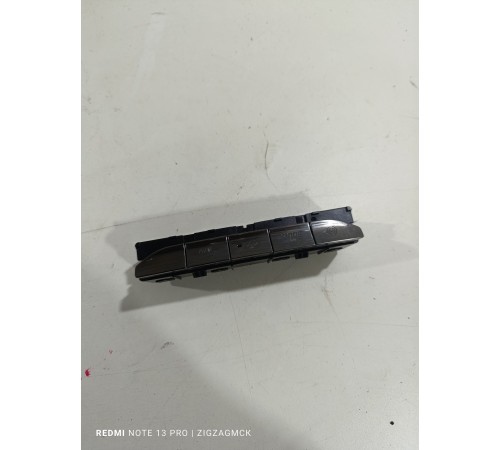 Блок кнопок центральной консоли многофункциональных