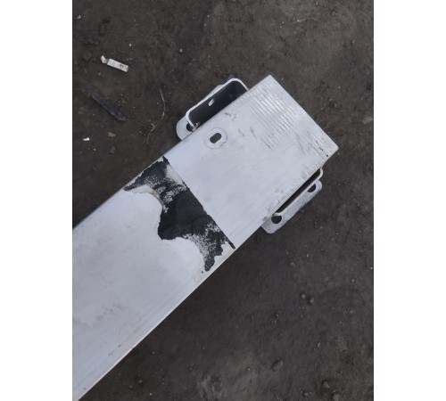 Усилитель переднего бампера