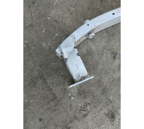 Усилитель переднего бампера