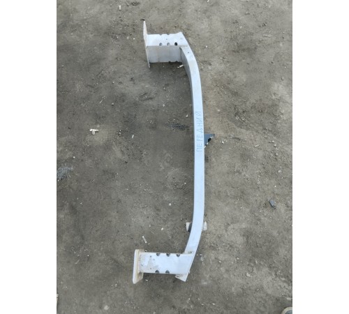 Усилитель переднего бампера