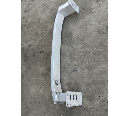 Усилитель переднего бампера