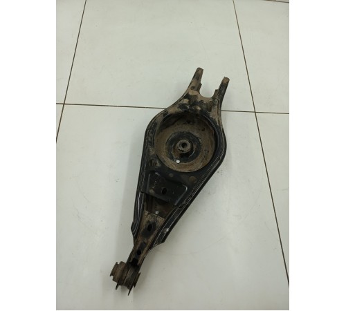 Рычаг подвески задний правый под пружину