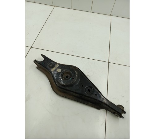 Рычаг подвески задний правый под пружину