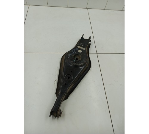 Рычаг подвески задний правый под пружину