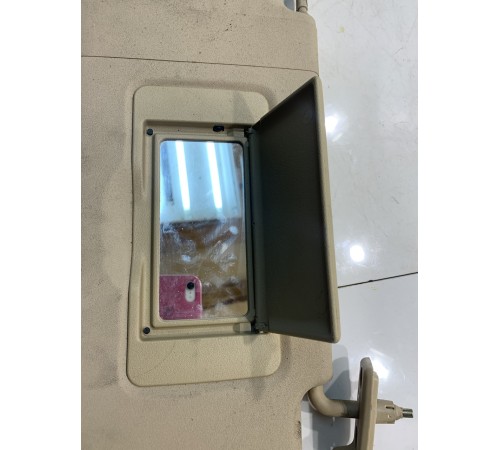 Козырёк солнцезащитный (правый)