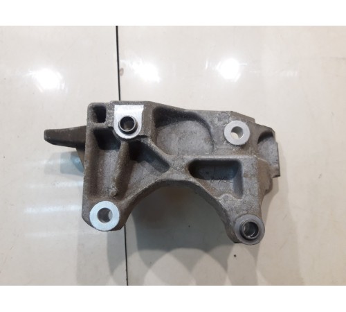 Кронштейн генератора