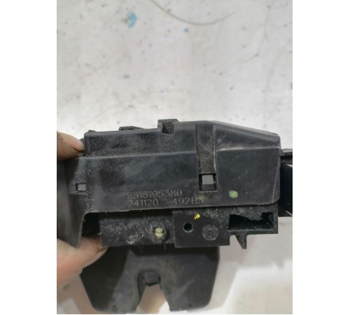 Замок крышки багажника