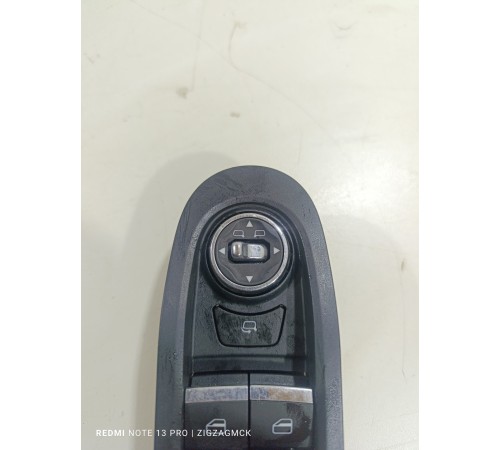 Блок управления стеклоподъемниками передний левый