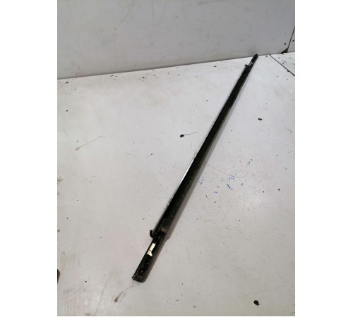 Молдинг стекла задний левый