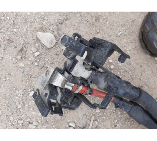 Клемма аккумулятора плюсовая