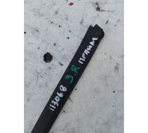 Уплотнитель стекла задний правый внутренний