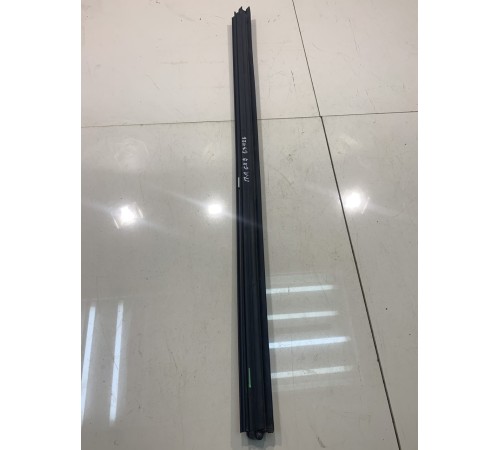 Уплотнитель стекла (передний, левый, внутренний)