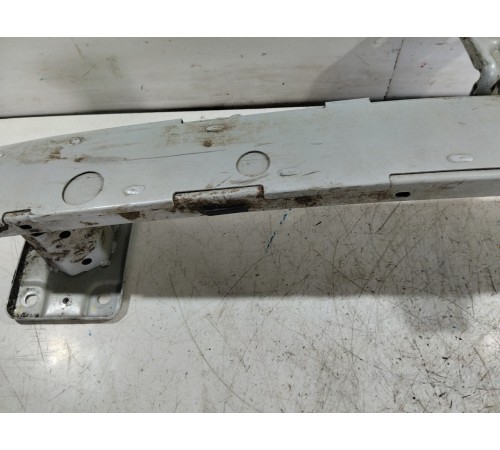 Усилитель бампера передний