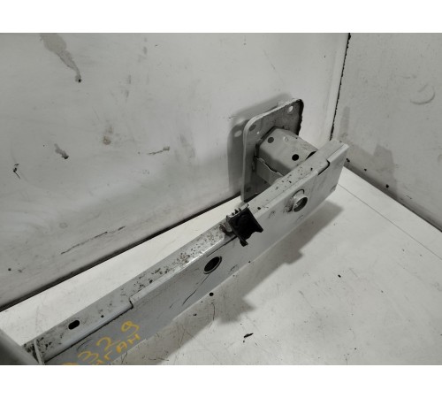 Усилитель бампера передний