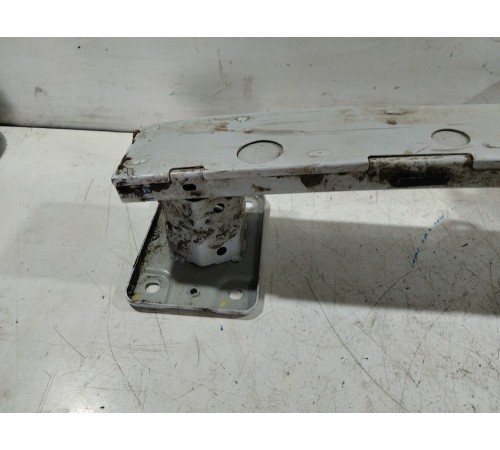 Усилитель бампера передний