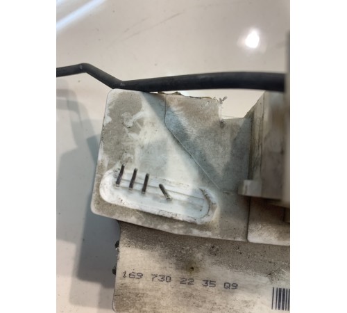 Замок двери (задний, правый)