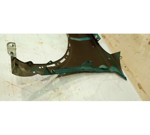 Крыло переднее правое