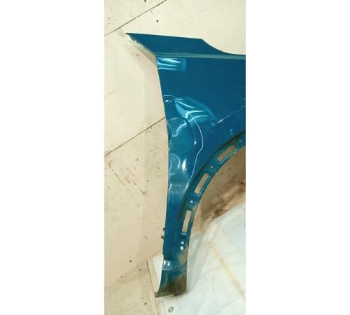 Крыло переднее правое