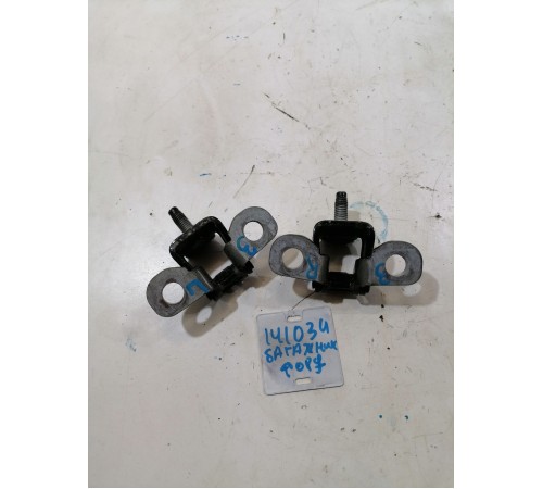 Петля крышки багажника