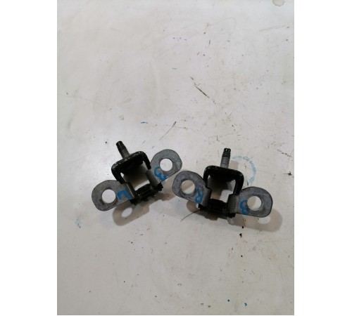 Петля крышки багажника