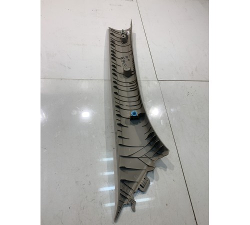 Обшивка передней стойки (левая)