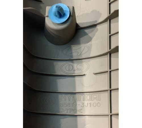 Обшивка передней стойки (левая)