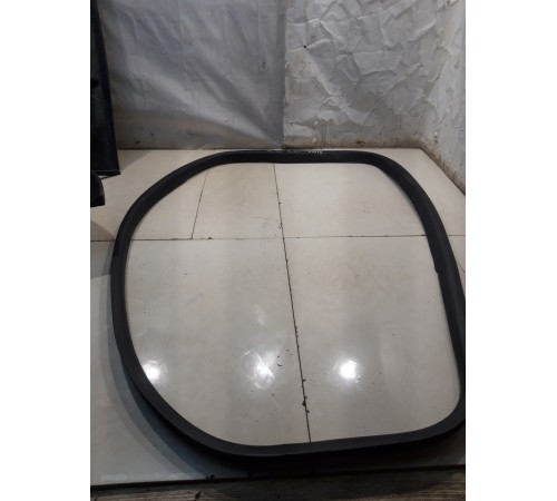 Уплотнитель двери (задний, правый)