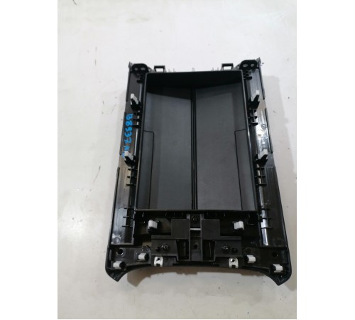 Крышка бардачка центральной консоли