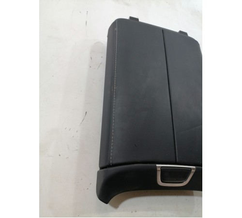 Крышка бардачка центральной консоли