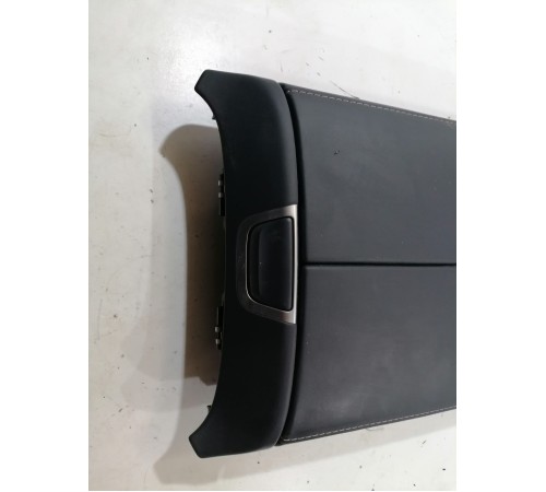 Крышка бардачка центральной консоли