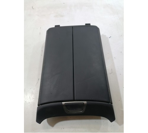 Крышка бардачка центральной консоли