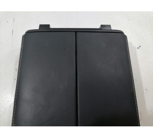 Крышка бардачка центральной консоли