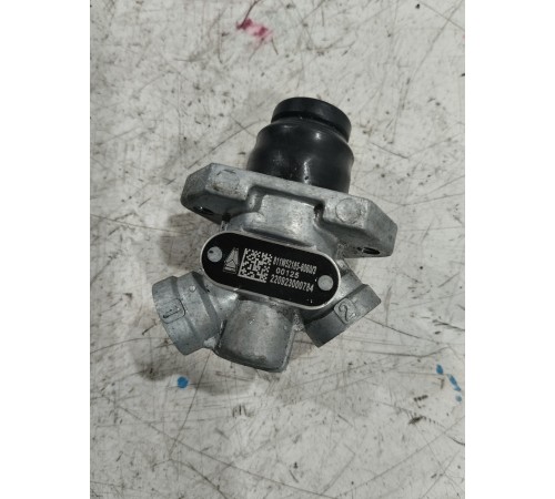 Клапан пневматический двухпозиционный трехходовой направленный регулирующий