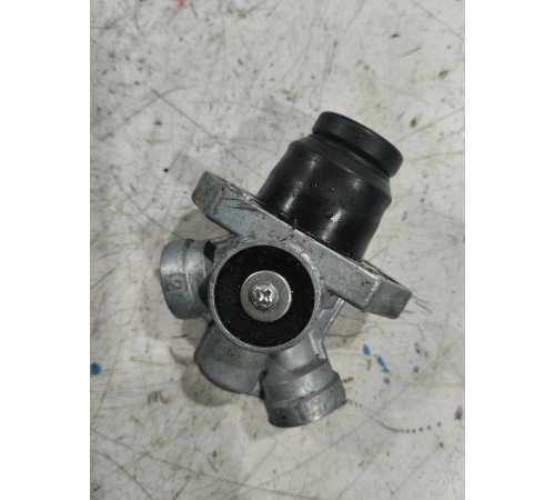 Клапан пневматический двухпозиционный трехходовой направленный регулирующий