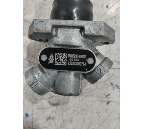 Клапан пневматический двухпозиционный трехходовой направленный регулирующий