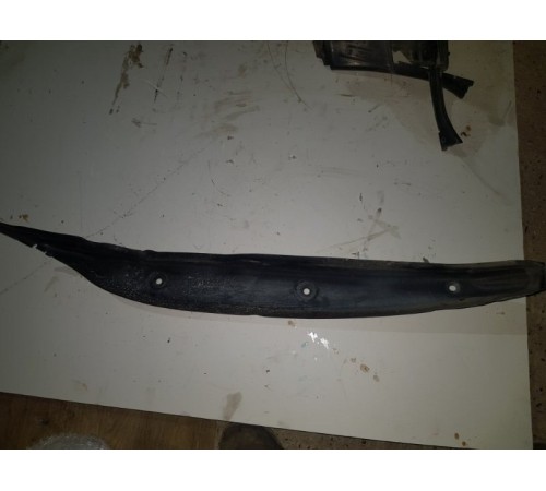 Уплотнитель перед. лев.