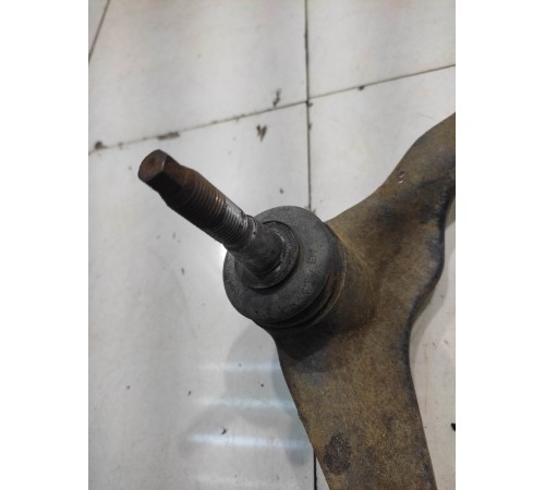 Рычаг подвески (передний, правый)