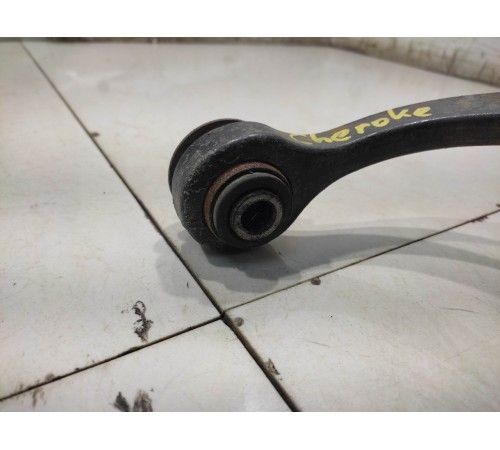 Рычаг подвески (передний, правый)