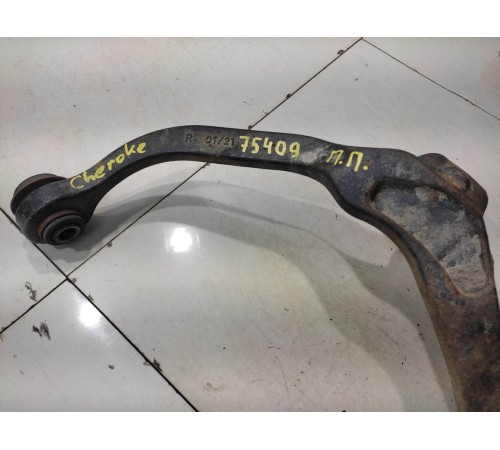 Рычаг подвески (передний, правый)